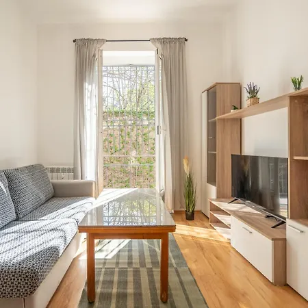 Апартаменты 2 Bdr Next To The National Stadium София