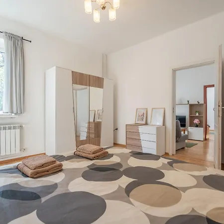 2 Bdr Next To The National Stadium صوفيا