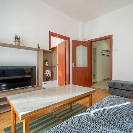 شقة 2 Bdr Next To The National Stadium *