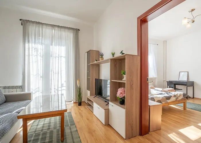 2 Bdr Next To The National Stadium