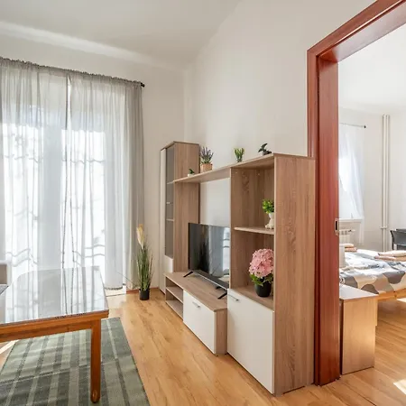 2 Bdr Next To The National Stadium